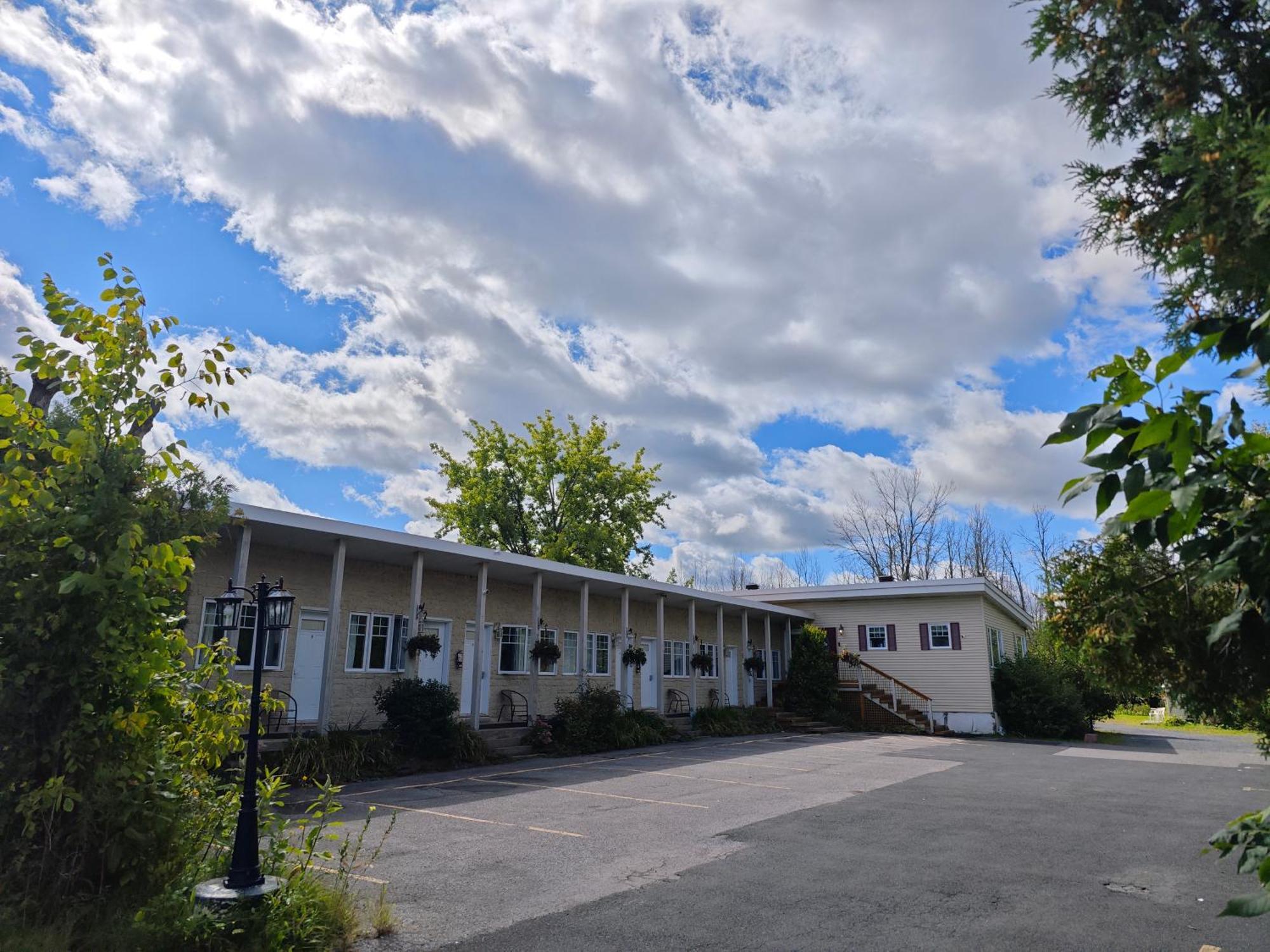 Hôtel-Auberge Objectif Santé Longueuil Exterior foto